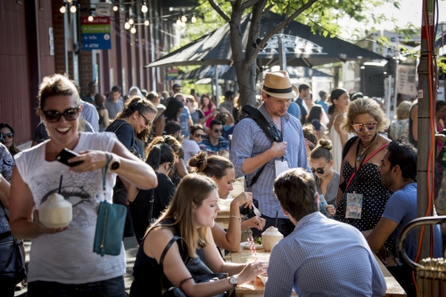 South Melbourne Night Market-Twilight Marketgoers, York Street, Thurs Jan 5, 2017 (16)